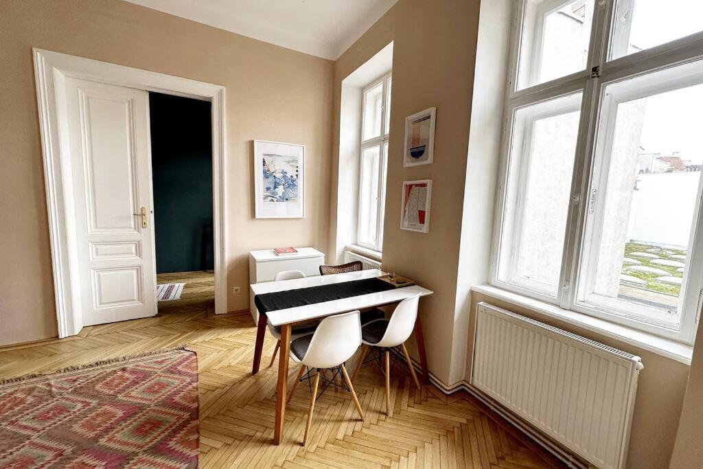 Ruhige & Grosse Altbauwohnung 7Min Zum Zentrum Wien Exterior foto
